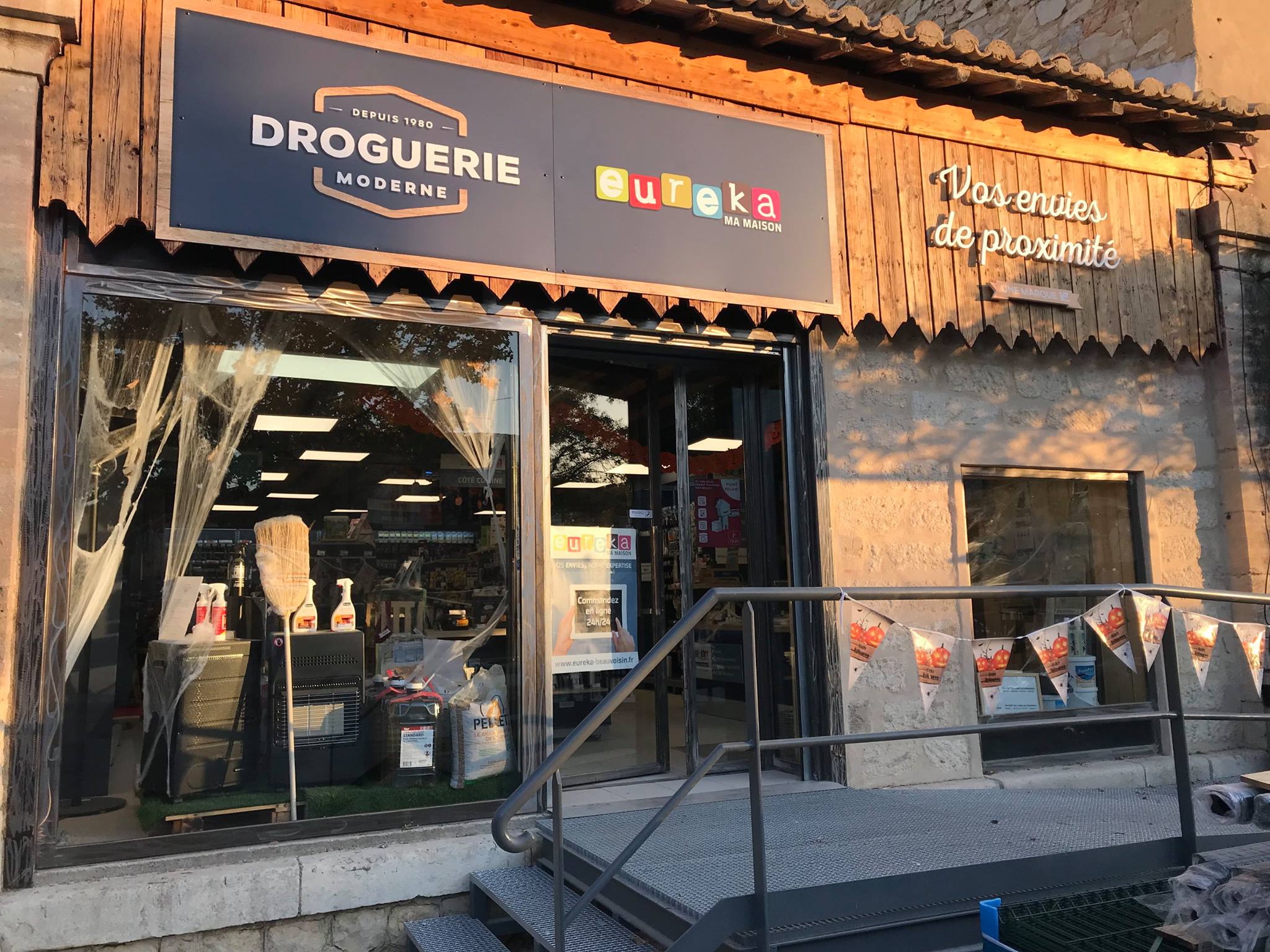 Droguerie Moderne à Beauvoisin